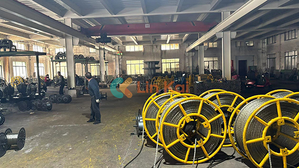 ບໍລິສັດ Ningbo Lingkai Electric Power Equipment Co., Ltd ຈັດສົ່ງເຊືອກເຫຼັກຄຸນນະພາບສູງໄປປະເທດມາເລເຊຍ ສຳລັບການຕີສາຍ ແລະດຶງເຊືອກ