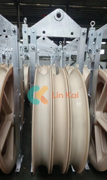 ສາມລໍ້ Nylon Conductor Pulleys ສົ່ງໄປເຂດໂຄງການ Xinjiang ຈີນ
